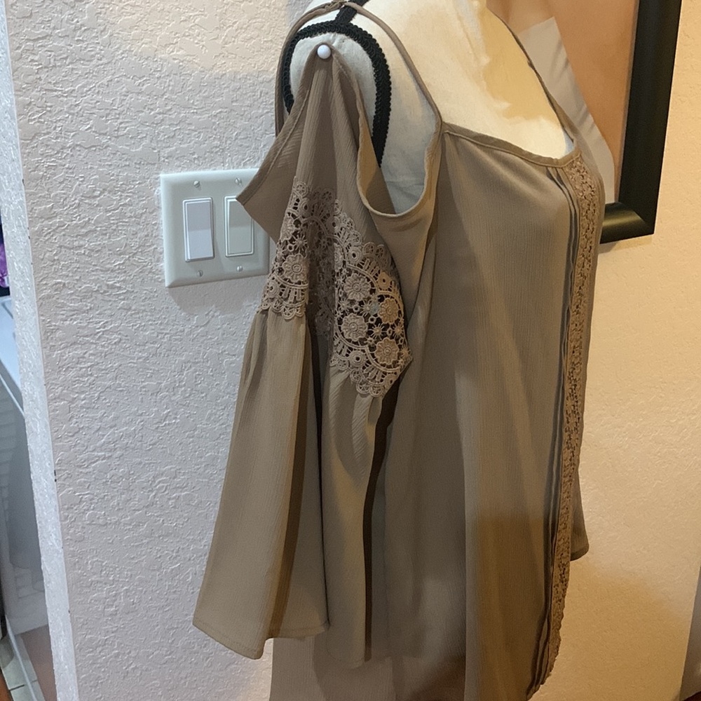 NWT New York & Co XL Cold Shoulder Blouse - Picture 4 of 6